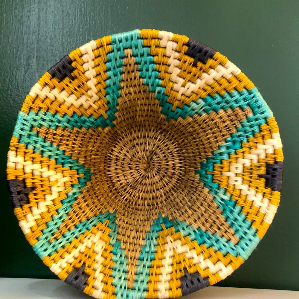 Round woven decorative basket